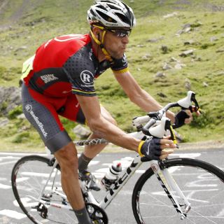 Armstrong agradece apoyo del público