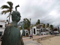 Se impidió la circulación de vehículos por el Malecón y la calle Morelos en el puerto por el incidente. ARCHIVO  /