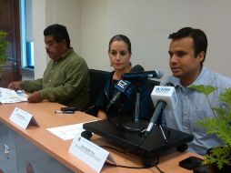 Los titulares de las dependencias que trabajan contra el dengue, durante la rueda de prensa. L. NAVARRO  /