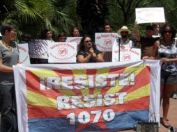 Las acciones de desobediencia civil buscan llamar la atención a las previsiones contempladas en la SB 1070.  EFE  /