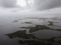 Las tareas para sellar la avería del pozo en el Golfo de México podrían detenerse varios días. EFE  /