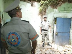 Protección Civil y Bomberos de Zapopan se encargaron de desenterrar el cuerpo. ARCHIVO  /