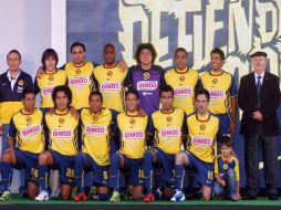El equipo del América posa en la presentación de su nuevo uniforme. NOTIMEX  /