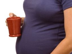 Las mujeres embarazadas ya no necesitan abandonar su café de la mañana. ESPECIAL  /
