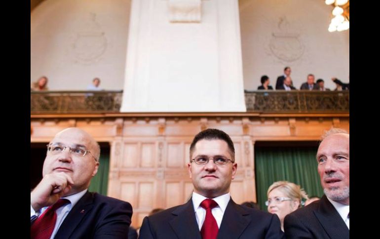 Vuk jeremic Ministro serbio de Asuntos Exteriores en el Gran Palacio de Justicia de la Corte Mundial en La Haya. AP  /