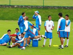 Emanuel Villa (c) de Cruz Azul, durante una sesión de entrenamiento. MEXSPORT  /