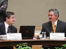 Los consejeros del IFE Virgilio Andrade y Leonardo Valdés, durante una sesión del Consejo General del IFE. NTX  /