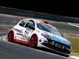 El clio 721, vehiculo en el que compiten los Lamadrid. ESPECIAL  /