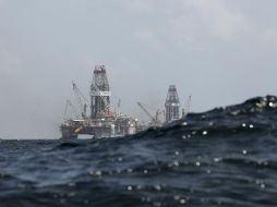 Las olas de las aguas en el Golfo de México crecen debido a lo cerca que se encuentra la tormenta ‘‘Bonnie’’. AP  /