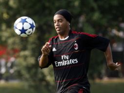 El jugador brasileño Ronaldinho durante una sesión de entrenamientos. REUTERS  /