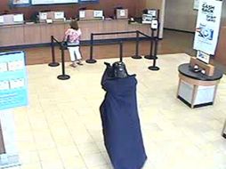 La cámara de seguridad logró captar la inédita situación. REUTERS  /