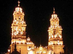 Vista nocturna de la catedral michoacana. ESPECIAL  /