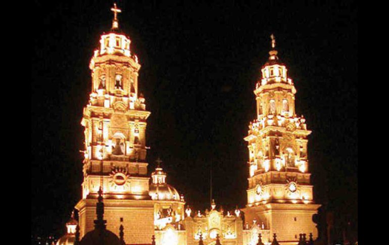 Vista nocturna de la catedral michoacana. ESPECIAL  /