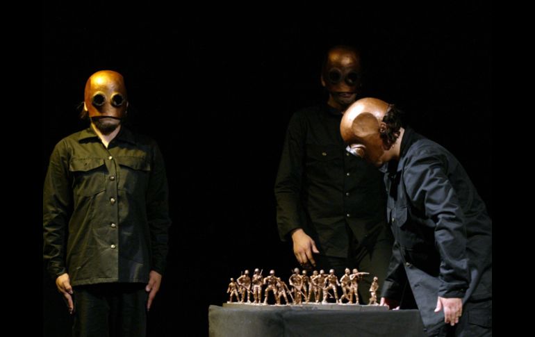 Escena de la obra Ubú Rey, uno de los montajes que participará representando a Jalisco en la Muestra Nacional de Teatro.E. BARRERA  /