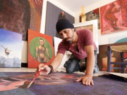 Folé detalla una de sus obras, con la que recuerda una muestra que nunca sucedió. A. CAMACHO  /