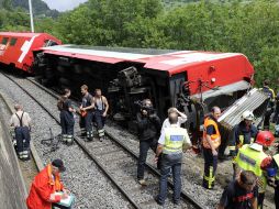 Tren se descarrila en plena temporada turística, hay un muerto y varias decenas de heridos. AP  /