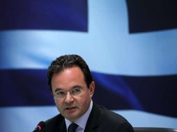 El ministro Papaconstantinou reiteró su llamado a los bancos griegos para que unieran fuerzas a fin de inyectar liquidez al mercado. AP  /