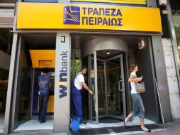 Piraeus Bank -de Grecia- no resistiría la pérdida de bonos gubernamentales y otra recesión. REUTERS  /