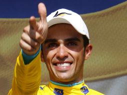 Alberto Contador celebra al enterarse que Andy Schleck terminaba más retrasado en la contrarreloj. AFP  /