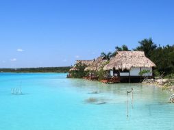 Las casitas de Akal'Ki, a un pie de distancia de la laguna. ESPECIAL  /