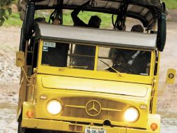 En un Jeep de los años sesenta se realiza el recorrido tipo safari en Puerto Vallarta.  ESPECIAL  /