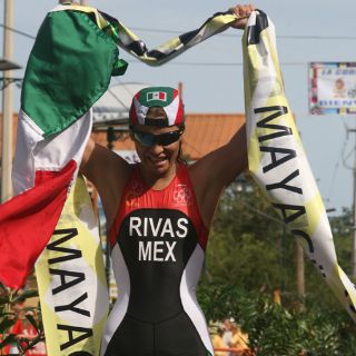 Claudia Rivas da oro a México