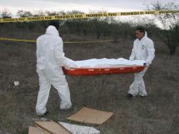 Peritos forenses de la PGJE  y elementos del Ejército siguen investigando en el sitio donde se han localizado 51 cadáveres.EL UNIVERSAL  /