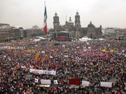 López Obrador logró mostrar su “músculo” político al llenar, de nueva cuenta, la plancha del Zócalo capitalino. EL UNIVERSAL  /