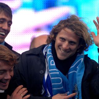 Diego Forlán obtiene el 'Charrúa de Oro'