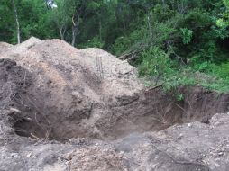 Aspecto de la más reciente narcofosa ubicada en los predios de basura en el municipio de Juárez, Nuevo León. EL UNIVERSAL  /