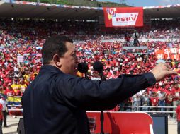 Hugo Chávez amenazó a los Estados Unidos con no venderles más petróleo si impulsan la guerra contra Venezuela. EFE  /