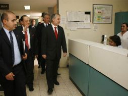 El gobernador del Estado, Emilio González, reconoció el trabajo del director del Instituto. M. FREYRÍA  /