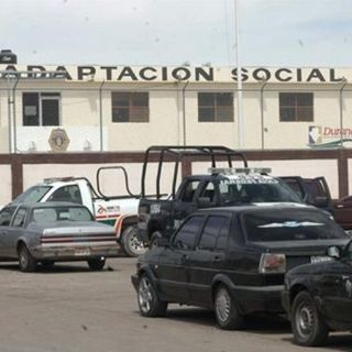 Policías rodean penal de Durango ante protesta