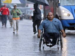 La lluvia vespertina azotó principalmente a los municipios de Guadalajara, Zapopan y Tonalá. E. BARRERA  /