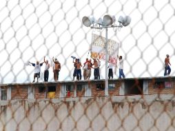 Internos del Centro de Readaptación Social Número Dos, exigen el regreso de la directora Margarita Rojas Rodríguez. EL UNIVERSAL  /