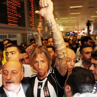 Turquía recibe con entusiasmo a Guti