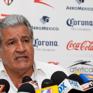 Lebrija cuestiona a Efraín Flores en el Tricolor