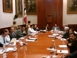 Miembros del Comité Único Universitario de Enfermedades Emergentes y Reemergentes en la reunión de este martes. R. ZAPATA  /