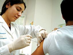 Los parches evitarían los desmayos que provoca el miedo a la aguja. ESPECIAL  /