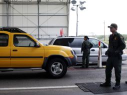 Ante la entrada en vigor de la SB1070 se han implementado retenes en los cruces fronterizos. AP  /