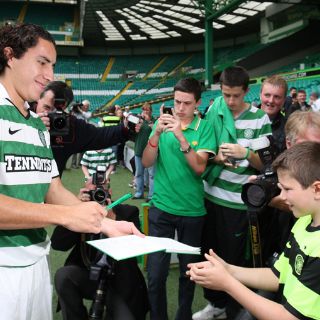 Efraín debuta hoy con el Celtic