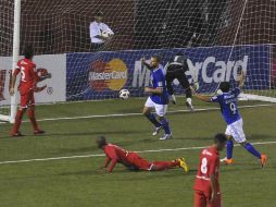 Emanuel Villa celebra una de sus tres anotaciones. JAMMEDIA  /