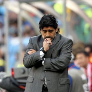 Le volvieron a cortar las piernas a Maradona: Signorini