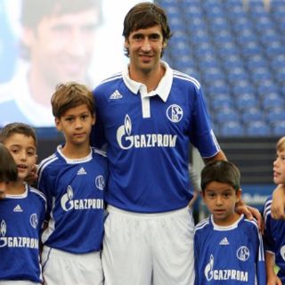 Raúl se presenta con Schalke