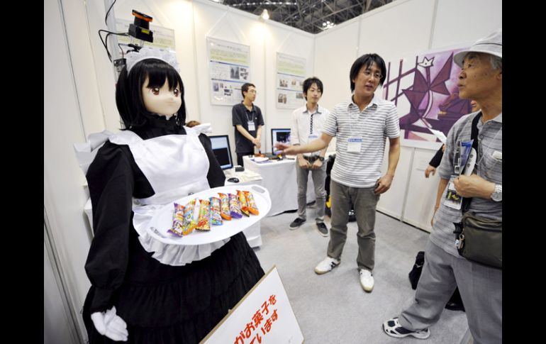 Algunos robots están siendo diseñados para labores como ir al super. EFE  /