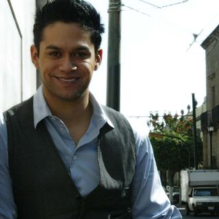 Andrés Fierro utiliza concepto de vampiros en video con Irán Castillo