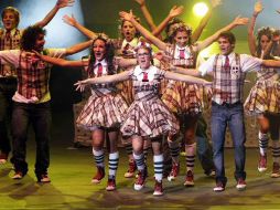 Imagen del elenco de la serie 'Patito Feo' en una de sus presentaciones. S. NUÑEZ  /