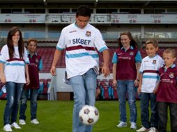 El mediocampista mexicano Pablo Barrera con la playera del West Ham United. SITIO WEB DEL WEST HAM  /