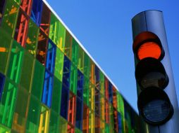 Pinturas elevan a arte el juego de luces de los semáforos. ESPECIAL  /