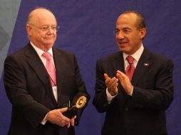 El empresario Juan Beckmann recibió la Medalla al Mérito Industrial de Jalisco de manos del Presidente Felipe Calderón. A. CAMACHO  /